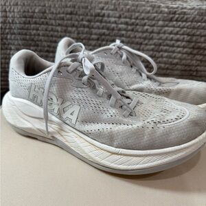 Hoka Women’s Light Gray Rincon 4 Athletic Shoes size 9D